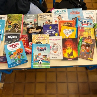 Don de la Librairie Charlemagne pour l'Ecole Edouard Estienne
