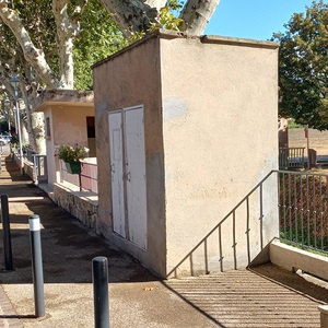 DÉMOLITION DES SANITAIRES PUBLICS