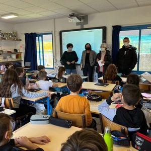 Remise de prix pour le concours d'écriture organisé par la municipalité (…)