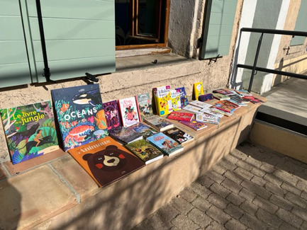Don de la Librairie Charlemagne pour l'Ecole du Broussan